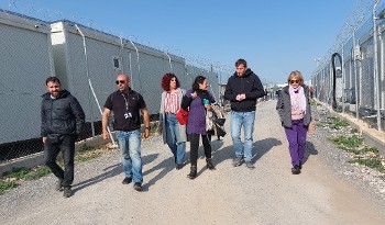 Από την επίσκεψη στη δομή της Μαλακάσας