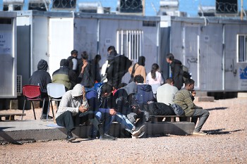 Σε δύσκολες συνθήκες διαβιούν πολλοί έφηβοι