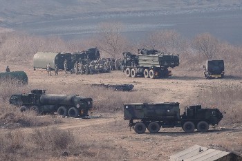 Αμερικανικά στρατεύματα στα σύνορα Βόρειας και Νότιας Κορέας ενόψει της έναρξης των γυμνασίων