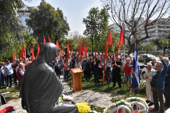 Στο μνημείο του Σοβιετικού Στρατιώτη