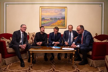 Οι Ευρωπαίοι του ΝΑΤΟ επιμένουν σε αύξηση της πίεσης στη Μόσχα και συμμετοχή στα ιμπεριαλιστικά παζάρια