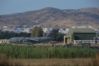 Αμερικανικά C-17 στο αεροδρόμιο της Πάφου