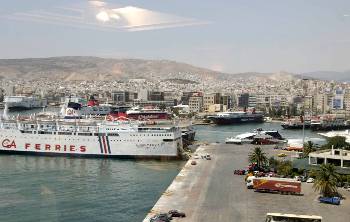 Η κυβέρνηση όχι μόνο ξεπουλάει τα λιμάνια, αλλά δίνει και προίκα στους ιδιώτες 3 δισ. ευρώ, με δάνειο που θα ξεπληρώσουν από την τσέπη τους οι εργαζόμενοι