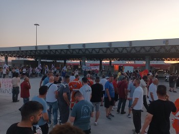 Από την απεργιακή συγκέντρωση αλληλεγγύης χθες το απόγευμα