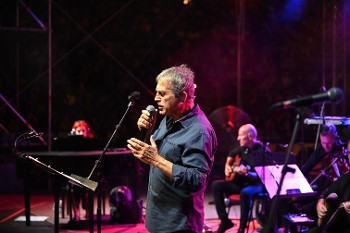 Γιώργος Νταλάρας