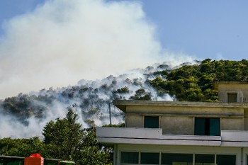 Για άλλη μια φορά εφιάλτης δίπλα σε σπίτια