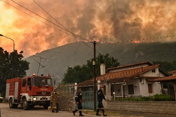 Αντιμέτωπος με την εμπρηστική πολιτική του επιλεκτικά ανίκανου κράτους και φέτος ο λαός