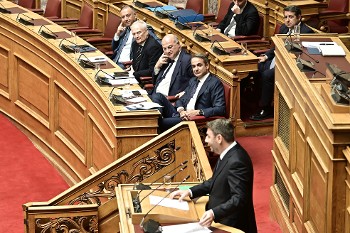 Κυβέρνηση - ΠΑΣΟΚ: Ο ένας ράβει, ο άλλος κόβει ενάντια σε όποιον καταγγέλλει τα εγκλήματα του κράτους του Ισραήλ