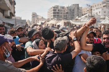 Πεθαίνοντας στη Γάζα... 'Η από σφαίρες, ή από την πείνα