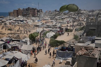 Μια απέραντη περιοχή ερειπίων και πεινασμένων έχει γίνει η Γάζα από την ισραηλινή βαρβαρότητα