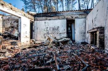 Κατεστραμμένο σπίτι στο Χελιδόνι της Ολυμπίας