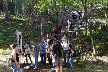 Στη Νοσοκομειούπολη του ΔΣΕ στον Γράμμο, στο ύψωμα Σκάλα