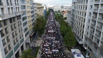 Η Πανεπιστημίου γεμάτη διαδηλωτές