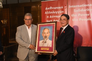 Ο Δ. Κουτσούμπας με τον αντιπρόεδρο της Εθνοσυνέλευσης του Βιετνάμ, Nguyen Duc Hai