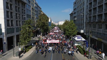 Η Πανεπιστημίου γεμάτη διαδηλωτές
