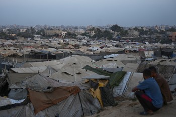 1,5 εκατομμύριο εκτοπισμένοι άμαχοι ζουν σε άθλιες συνθήκες στη Γάζα και το Ισραήλ εμποδίζει συστηματικά την είσοδο κρίσιμης ανθρωπιστικής βοήθειας