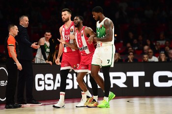 Ο νέος σοβαρός τραυματισμός του Εβανς επισκίασε τη νίκη του Ολυμπιακού