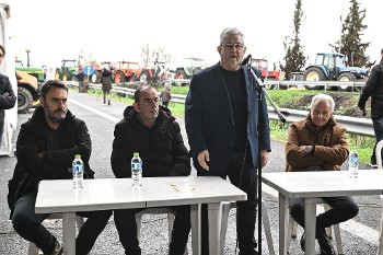 Στο μπλόκο της Νίκαιας στη Λάρισα