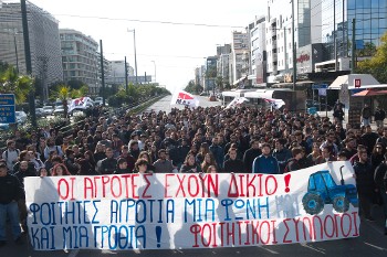 Με συμβολικό κλείσιμο της Λ. Συγγρού εκφράστηκε η αλληλεγγύη στους αγρότες