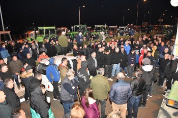 Η συνέλευση στο μπλόκο της Καρδίτσας