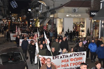 Από την απεργία στην Καρδίτσα, όπου ενώθηκαν εργαζόμενοι και βιοπαλαιστές αγρότες