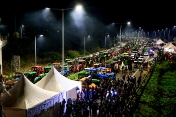 Συνέλευση στο μπλόκο της Νίκαιας Λάρισας