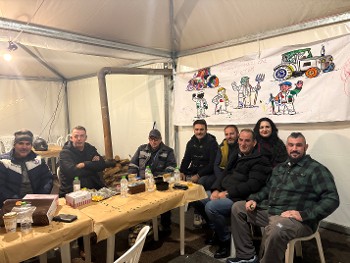 Το είπαν και το έκαναν: Χριστούγεννα στα μπλόκα