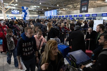 Τεράστια ήταν χθες η ταλαιπωρία των επιβατών στο «Ελ. Βενιζέλος» και σε άλλα αεροδρόμια