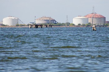 Τα σχέδια των ΗΠΑ αφορούν την ευρύτερη «ανασύσταση» της πετρελαϊκής βιομηχανίας στη Βενεζουέλα (φωτ. δεξαμενές πετρελαίου στο Μαρακαΐμπο)