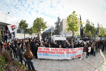 Διαμαρτυρία για την αναθεώρηση του κανονισμού του ΕΛΚΕ προκειμένου να χρηματοδοτείται από ΝΑΤΟικά προγράμματα