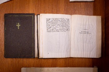 Το έργο του Νίκου Ζαχαριάδη «Προβλήματα καθοδήγησης του ΚΚΕ» καμουφλαρισμένο ως Ιερό Ευαγγέλιο