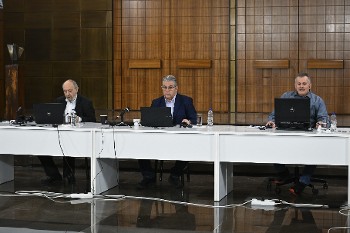 Ο Δ. Κουτσούμπας έκανε την εισηγητική ομιλία στην τηλεδιάσκεψη, από την έδρα της ΚΕ του ΚΚΕ στον Περισσό