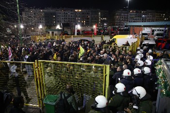 Προκλητική η κυβέρνηση, παρέταξε τα ΜΑΤ απέναντι στους αγρότες