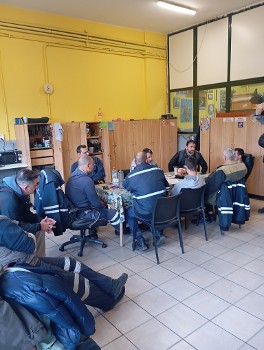 Από περιοδείες σε χώρους δουλειάς μπροστά στη σύσκεψη