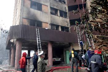 Το κτίριο στο οποίο προσέκρουσε το αεροσκάφος κάτω από αδιευκρίνιστες συνθήκες