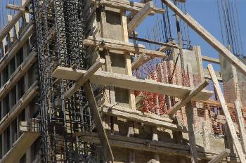 Τα περισσότερα «ατυχήματα» έγιναν και φέτος στον κλάδο των κατασκευών, όπου οι εργάτες δουλεύουν συχνά στο κενό, χωρίς κανένα μέτρο ασφάλειας