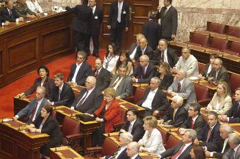 Η Κοινοβουλευτική Ομάδα του ΚΚΕ κατά τη χτεσινή συνεδρίαση της Βουλής
