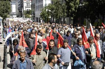 Ελληνες και μετανάστες εργάτες δεν έχουν κανένα περιθώριο για αναμονή και εφησυχασμό. Είναι επιτακτική η ανάγκη να οξυνθεί η αναμέτρηση με την πολιτική της πλουτοκρατίας