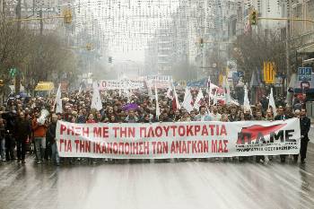 Εν μέσω καπιταλιστικής οικονομικής κρίσης, στο όνομα της οποίας σκληραίνουν τα αντεργατικά μέτρα, εκατοντάδες εργαζόμενοι απολύονται και άλλοι καλούνται να δεχθούν χειρότερα μεροκάματα, εκ περιτροπής εργασία, νέα χτυπήματα στα δικαιώματά τους, οι καπιταλιστές και οι θεσμοί τους εντείνουν την προσπάθεια να χειραγωγηθούν οι εργαζόμενοι, να ενσωματωθούν με τους σκοπούς της επιχείρησης
