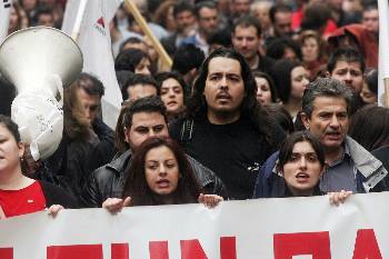 Ανεξάρτητα με το ποια κυβέρνηση θα εκλεγεί, στο στόχαστρο θα μπουν πιο αποφασιστικά τα δικαιώματα των σημερινών 40ρηδων και των νεότερών τους. Αυτό ομολογεί με τις προτάσεις του και το ΠΑΣΟΚ