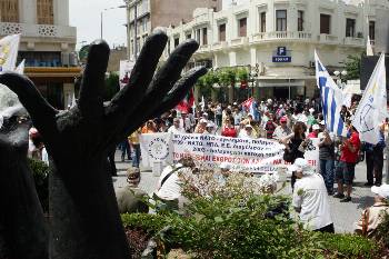 Από την εκδήλωση στο μνημείο του Γρηγόρη Λαμπράκη, στη Θεσσαλονίκη, το 2009