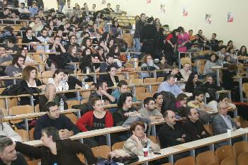 Νεολαιίστικο κατά κύριο λόγο το ακροατήριο της χτεσινής ημερίδας