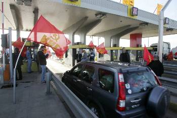 Από παλιότερη κινητοποίηση του ΚΚΕ στα διόδια των Μαλγάρων
