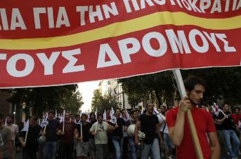Με κάθε αφορμή, η κυβέρνηση επαναλαμβάνει ότι οι αντιλαϊκές ανατροπές είναι στρατηγική της. Αυτήν τη στρατηγική καλούνται να ανατρέψουν σε ενιαίο μέτωπο οι εργαζόμενοι και τα άλλα λαϊκά στρώματα