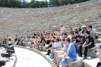 Στο αρχαίο θέατρο της Επιδαύρου