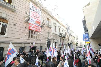 Από παλιότερη κινητοποίηση του ΠΑΜΕ έξω από τον ΣΕΒ για τις Συλλογικές Συμβάσεις