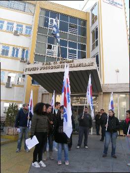 Κινητοποίηση του ΠΑΜΕ έξω από το Νοσοκομείο Χαλκίδας