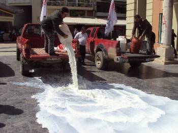 Αποψη από την κινητοποίηση των κτηνοτρόφων στο Ηράκλειο