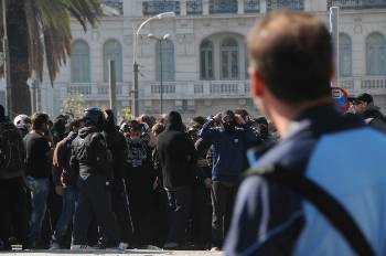 Φοράνε τις μάσκες