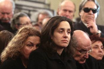 Η οικογένειά του δίπλα στη σορό του